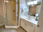 Master Bathroom - 2 Vanities - Stand-up Shower - Garden Tub